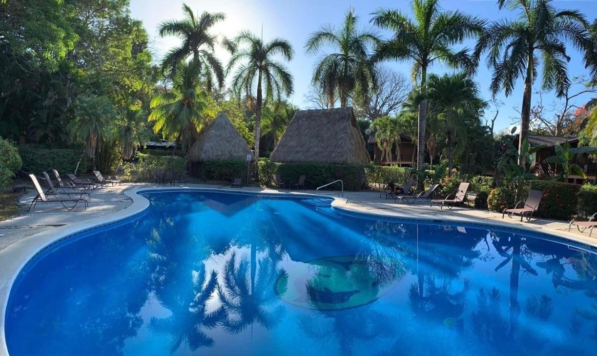 Готель Mal Pais Surf Camp Playa Santa Teresa  Екстер'єр фото