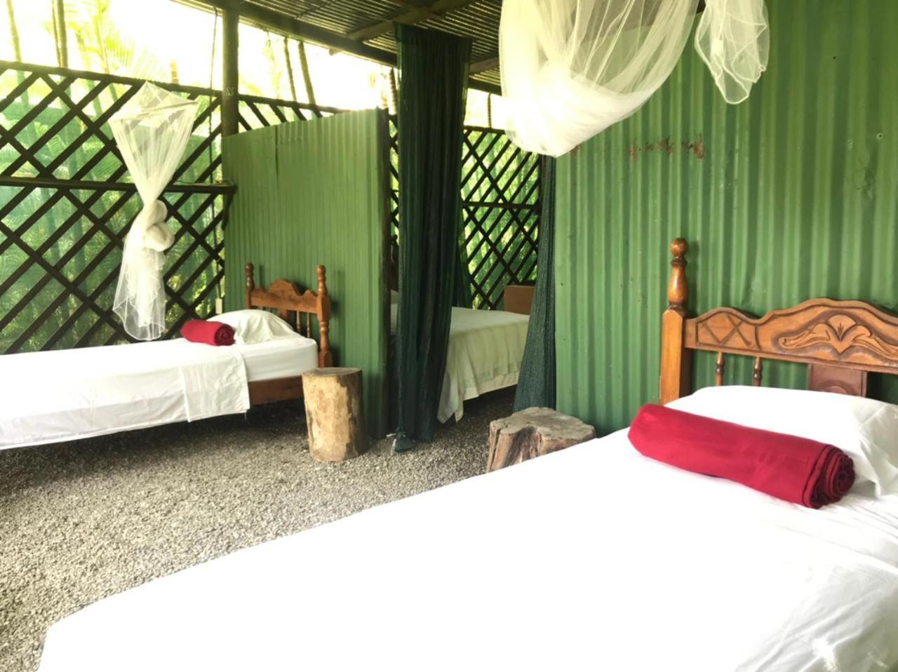 Готель Mal Pais Surf Camp Playa Santa Teresa  Екстер'єр фото