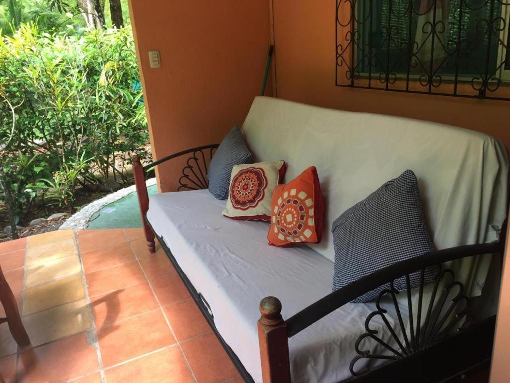Готель Mal Pais Surf Camp Playa Santa Teresa  Екстер'єр фото