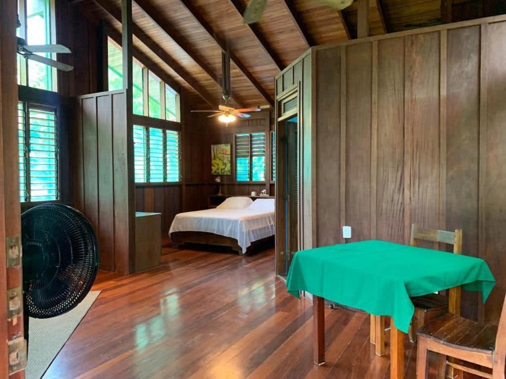Готель Mal Pais Surf Camp Playa Santa Teresa  Номер фото