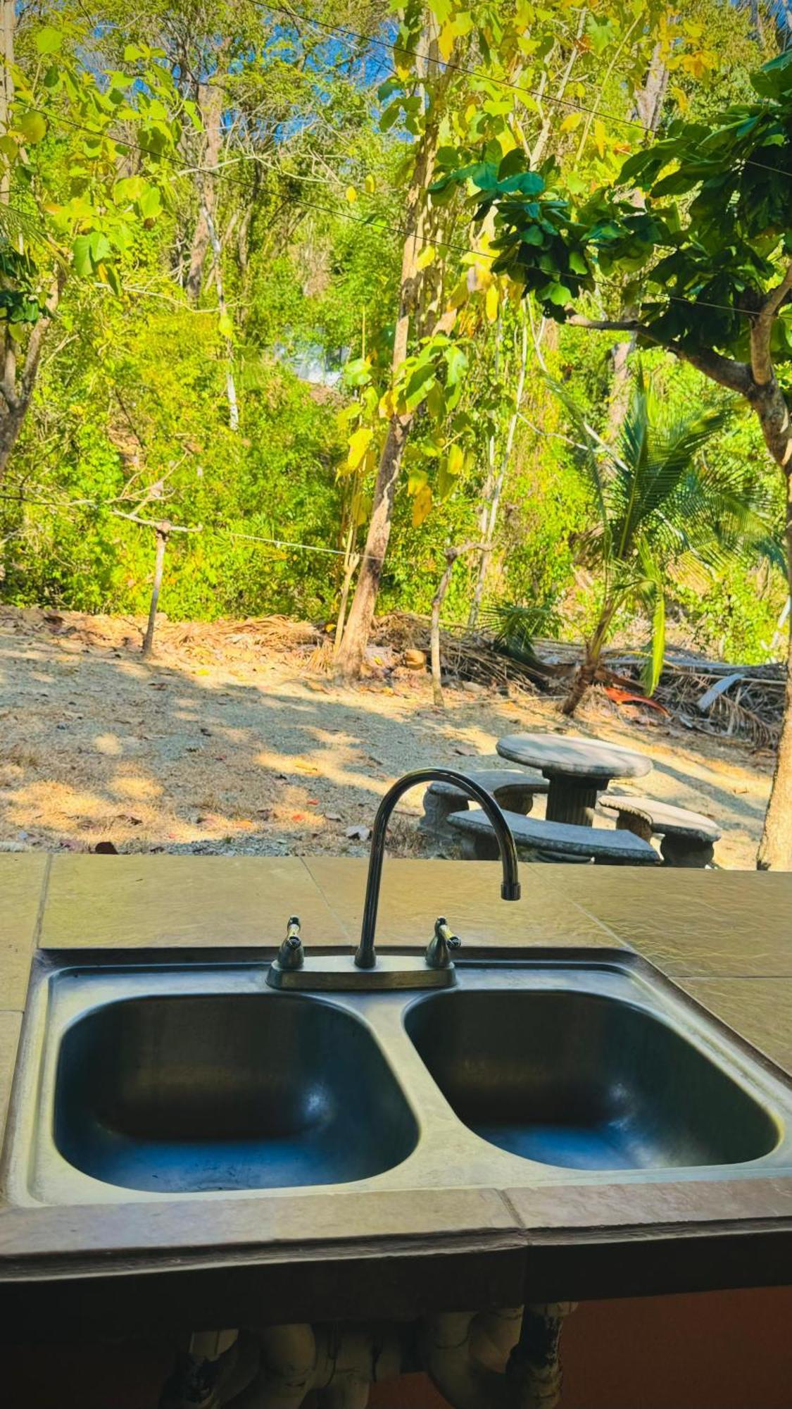 Готель Mal Pais Surf Camp Playa Santa Teresa  Екстер'єр фото