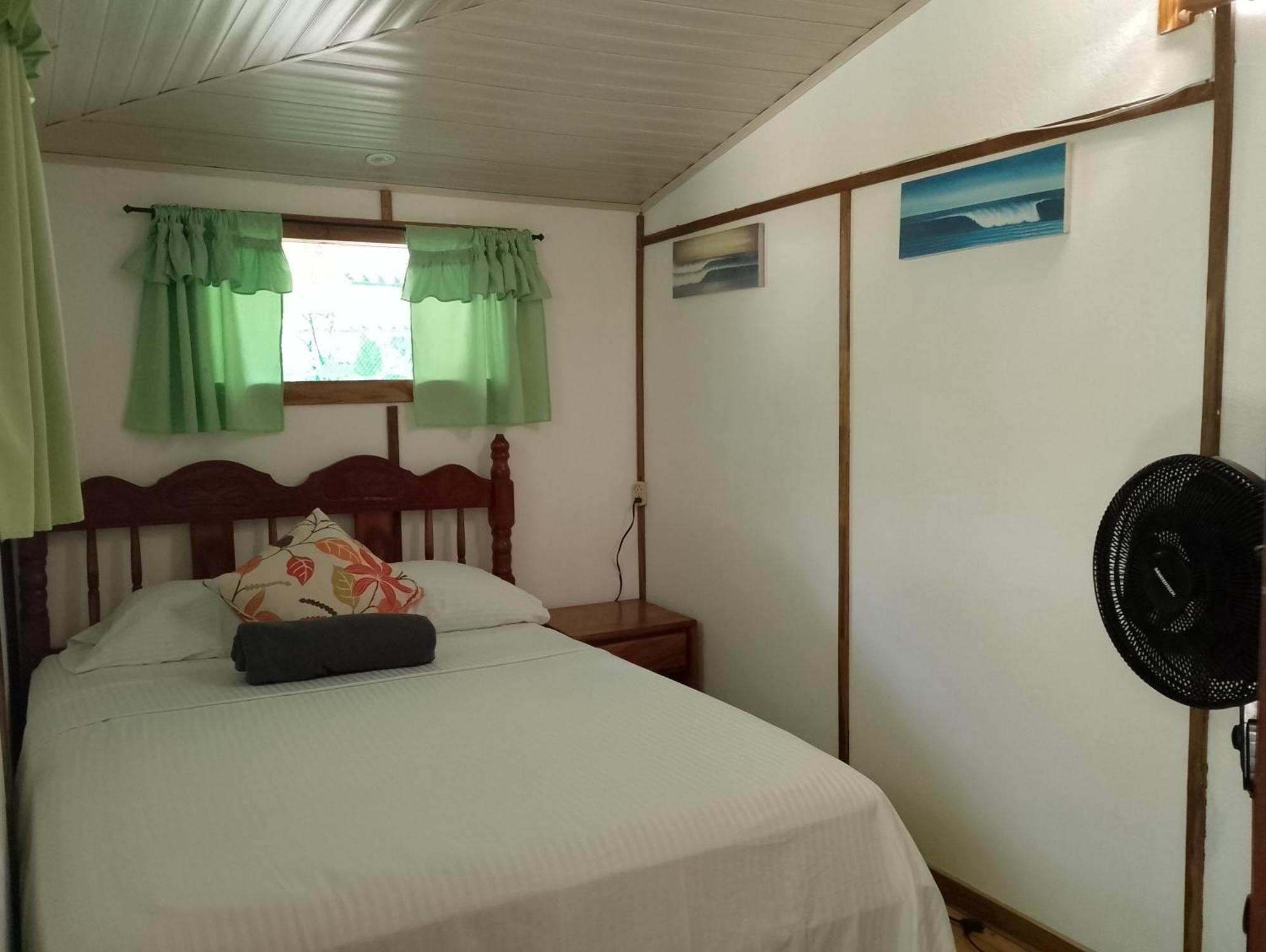 Готель Mal Pais Surf Camp Playa Santa Teresa  Екстер'єр фото