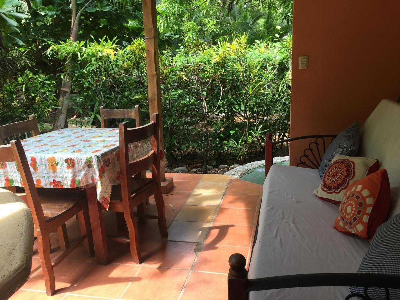 Готель Mal Pais Surf Camp Playa Santa Teresa  Екстер'єр фото